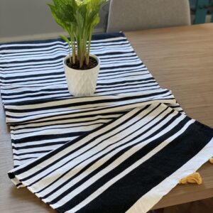B&W Table Runner, 60x80 cms